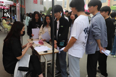 谷城職教中心舉辦2022屆畢業(yè)生就業(yè)推介會，聚焦信息技術(shù)咨詢服務(wù)領(lǐng)域